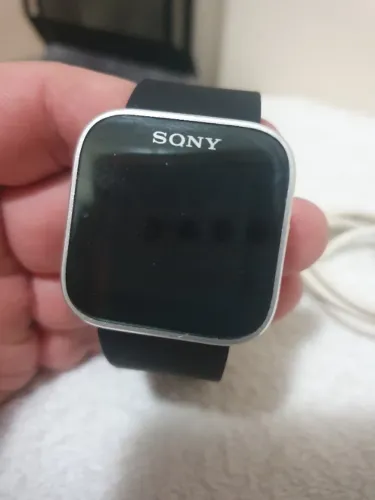 Relógio Digital SmartWatch Sony para conserto com cabo carregador
