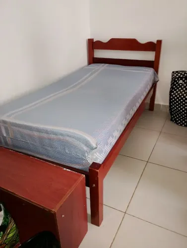 Cama de Solteiro madeira 250,00
