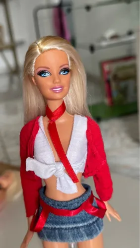 Barbie escolar antiga básica 