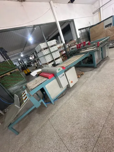 Máquina de verniz 