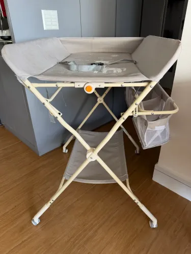 Trocador De Bebe Dobravel Portatil Com Rodas E Organizador