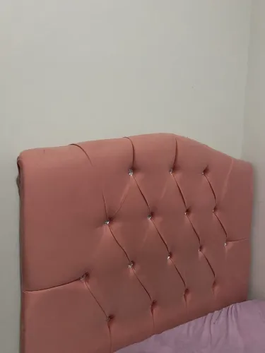 Cabeceira rosa/ cama box de solteiro