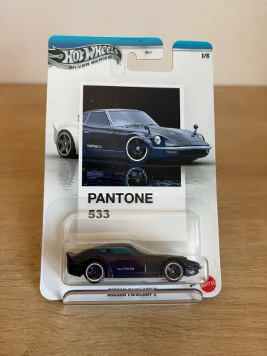 Hot wheels Nissan Fairlady PANTONE