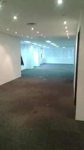 VENDA OU LOCAÇÃO DE SALA COMERCIAL NO BAIRRO CIDADE MONÇÕES, ZONA SUL - SP 2 SALAS E 2 VAG
