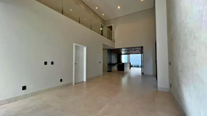 Sobrado 4 Suítes, 330 m² c/ Armários à Venda no Condomínio Aldeia do Sol