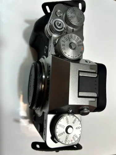 Câmera mirrorless híbrida Fujifilm X-T4 com Estabilização interna (Prata)