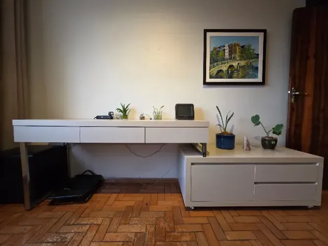 Bancada de marfim com seis gavetas
