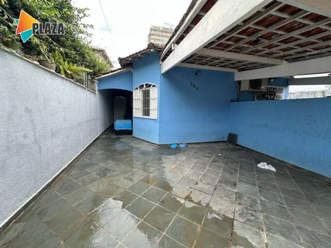 Casa na Vila Guilhermina a 500m da Praia | 2 Dorms | Quintal | 2 Vagas