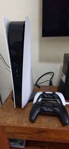 Playstation 5 + 2 controles
