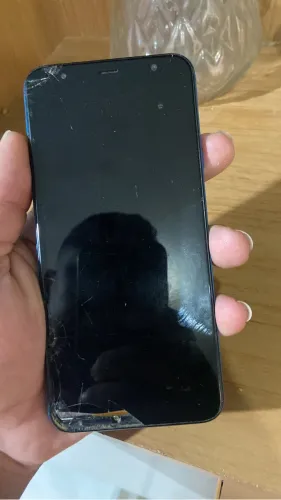 Celular j4+