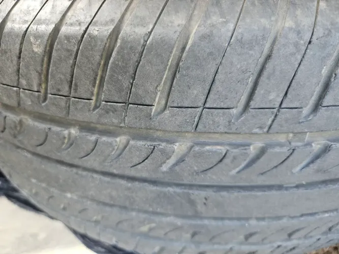 Pneus em bons aro15. -195 55 15 parcelo ate 6x