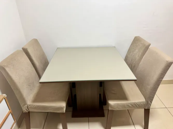 Mesa 4 cadeiras