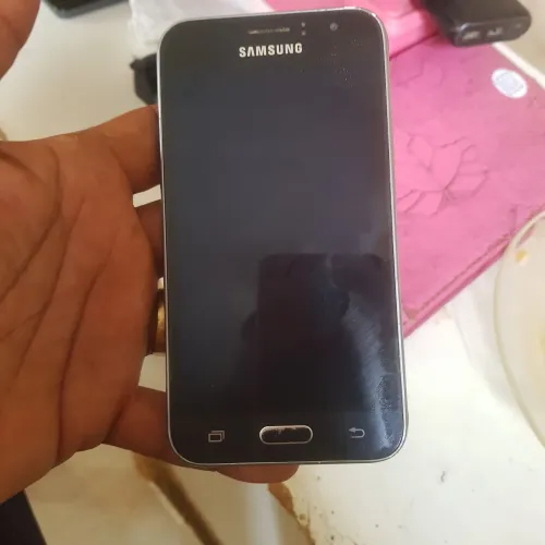 Samsung j1 não tá ligando