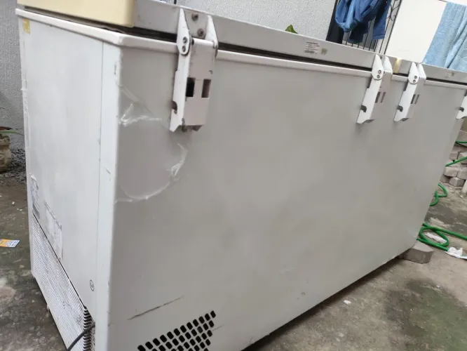 Vendo uma frisa duas porta 220V modelo GHDA-510