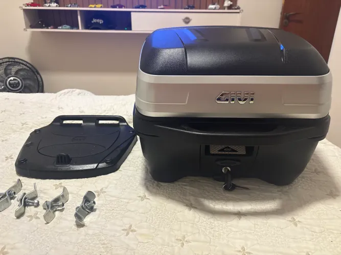 Baú GIVI 33 litros Modelo Novo