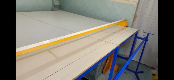 Mesa para fabricação/corte de persianas