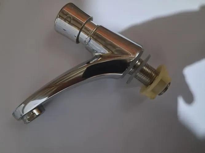 Torneira Automática de Mesa para Banheiro / Lavatório - Cromada (Fechamento Automático)