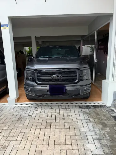Ford F-150 Lariat Black 4X4 5.0 V8 2024