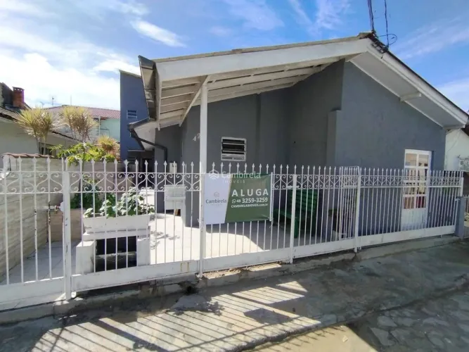 Casa quatro dormitórios, em ótima localização para locação.