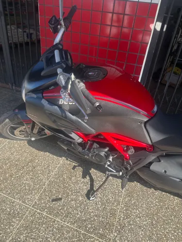 Vende-se Ducati
