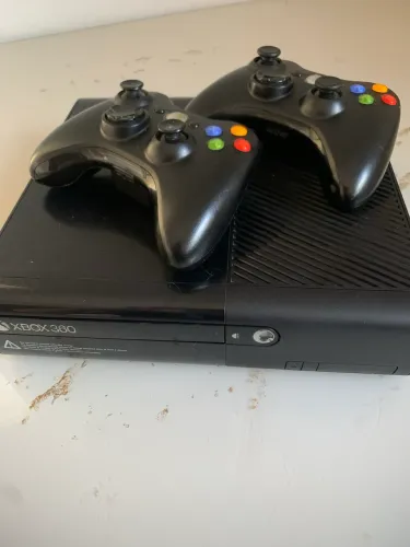 Xbox 360 + Kinect + 2 controles destravado