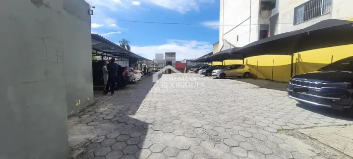 Terreno para empreendimento comercial para venda e estuda BTS, com 216 m² no centro em Tau