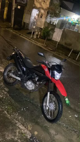 Vendo broas 160 moto extra peneus novos revisada nada pra fazer só pegar e andar 