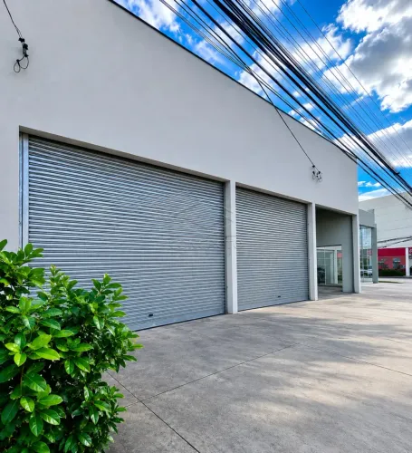PRÉDIO COMERCIAL DE ESQUINA COM EXCELENTE VISIBILIDADE NO CENTRO DA CIDADE