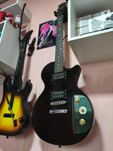 Guitarra Les Paul Strinberg e acessórios