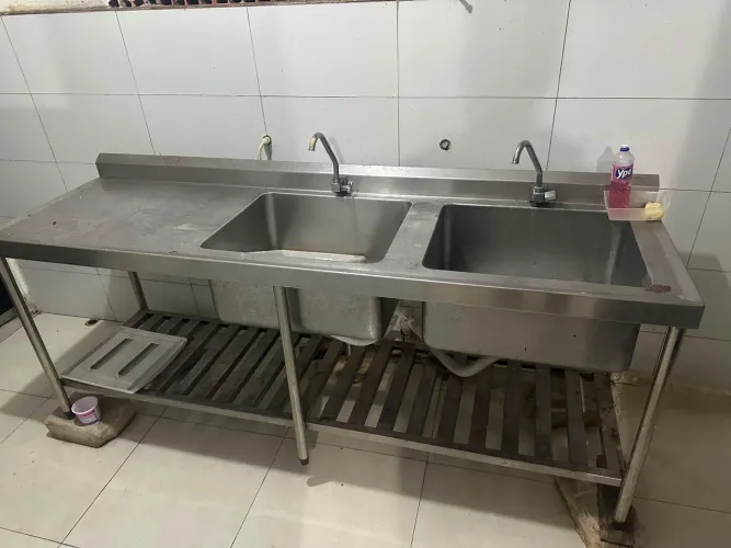 Pia de Inox 2 bojo fundo. Peça impecável. Ótimo para ambientes de alta produção
