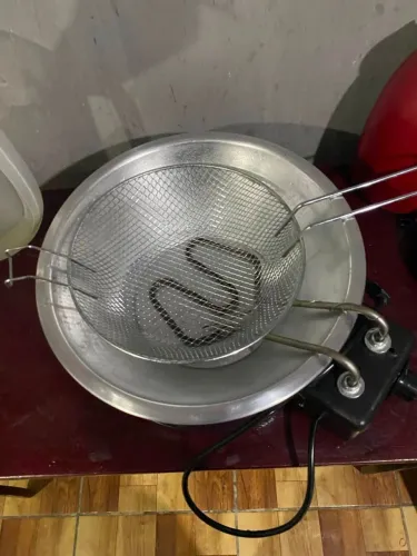 Fritadeira elétrica 5 litros funcionando perfeitamente 110v