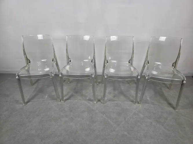 Conjunto de 4 cadeiras em acrílico