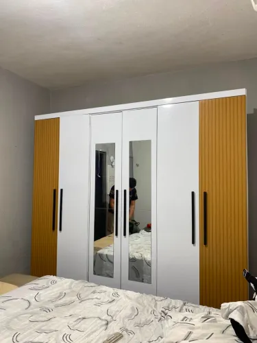 Guarda roupa 6 portas
