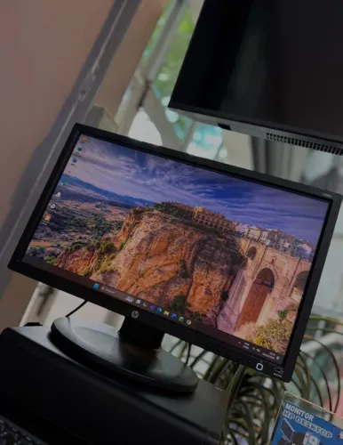 Monitor HP   Modelo: HSTND-4031- G 19? polegadas  Led 60Hz  Preto  Seminovo  (3 meses de g