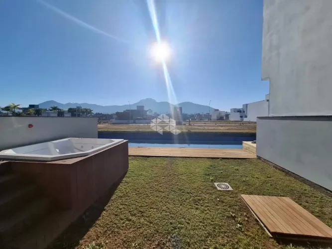 Casa com 3 quartos/dormitórios no bairro Deltaville, em Biguaçu - SC