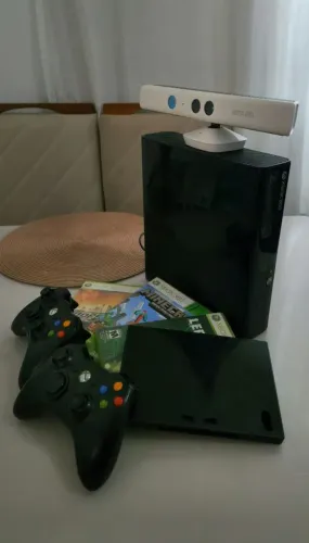 xbox 360 com kinect, 2 controles e 4 jogos<br>4 jogos