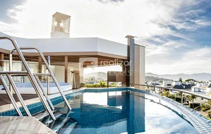 Cobertura de 2 dormitórios com vista para o mar de Jurerê em Florianópolis