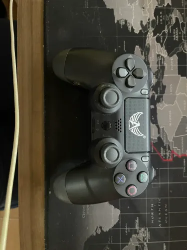 Manete PS4 / PC dualshock preto seminova