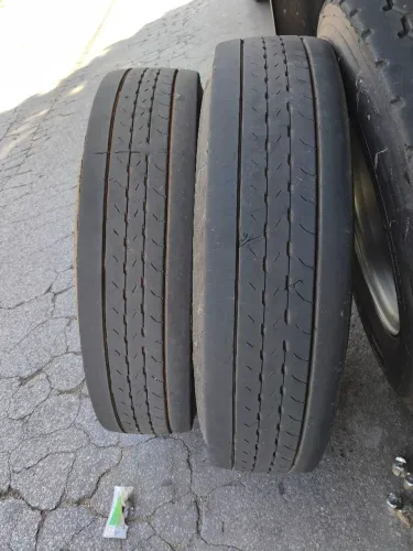 Vende 4 pneu 1000/20 com rodas montados