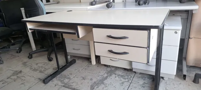 MESA DE ESCRITÓRIO