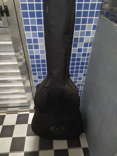 Violão preto novo