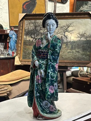 Boneca japonesa de cerâmica Kutani
