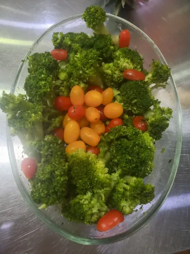 Aux de cozinha e saladeira. Experiência comprovada, mandar contato
