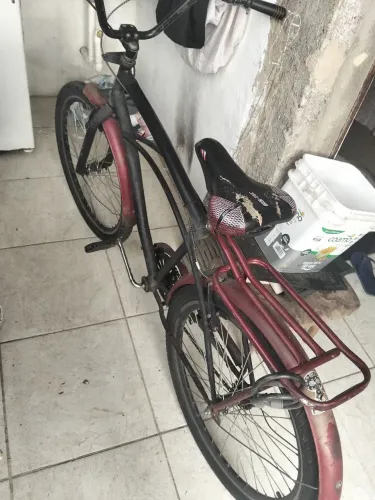 Vendo bicicleta cargueira.so o rolamento foi 300 reais , pneu balão , aro aero.