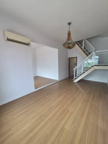 Casa à venda no Méier com 6 quartos, suíte, 3 vagas, quintal e 315 m²