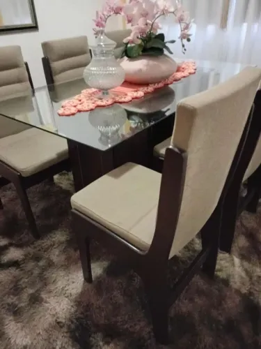 Mesa e cadeiras