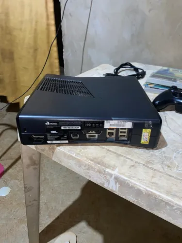 Xbox 360 Slim 04gb Lt Preto 01 Controle sem Fio 05 Jogos Físicos mas está com defeito