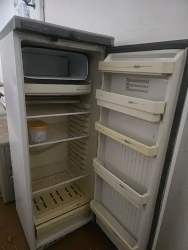 Geladeira para conserto (50,00)