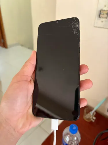 Celular COM DEFEITO