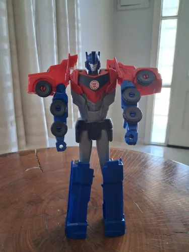 Boneco Transformers Optimus